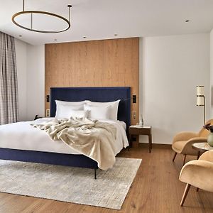 Superior Room – modern Grace Wing